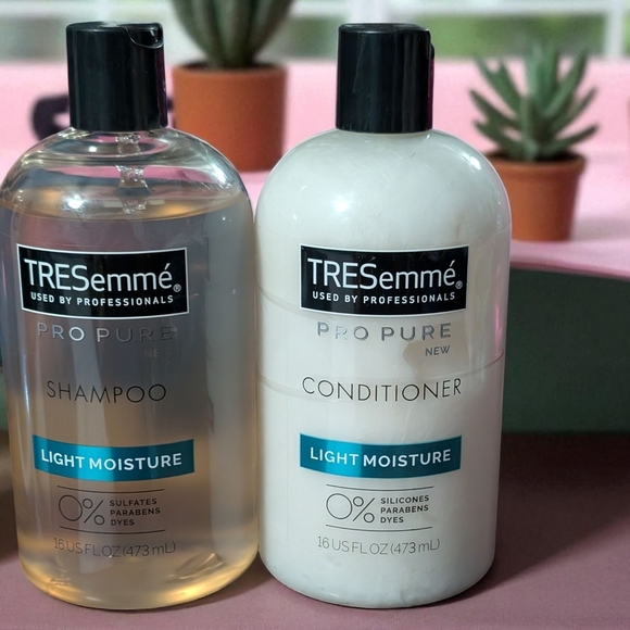 TRESemmé Pro Pure Shampoo and Conditioner Set (New) - Picture 1 of 2